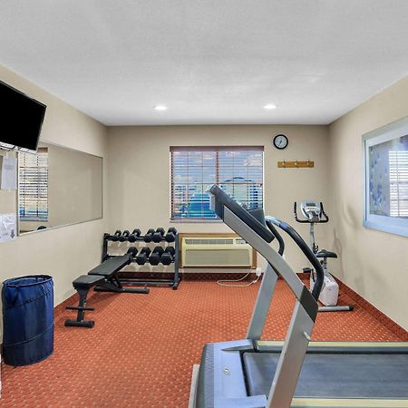 Baymont By Wyndham Cedar Rapids Hotel Екстериор снимка