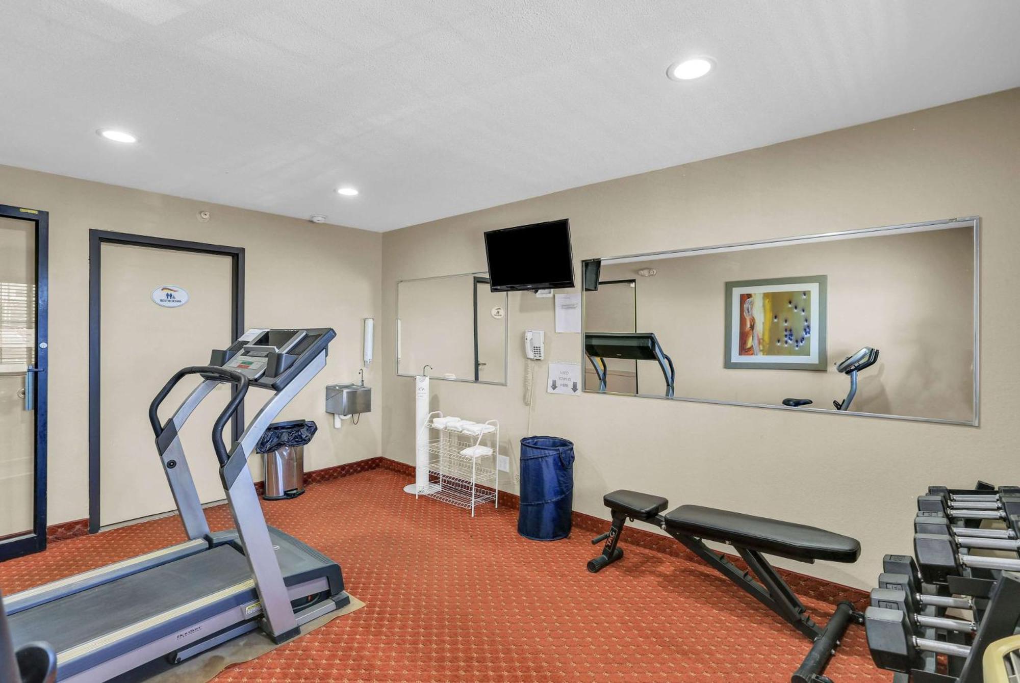 Baymont By Wyndham Cedar Rapids Hotel Екстериор снимка