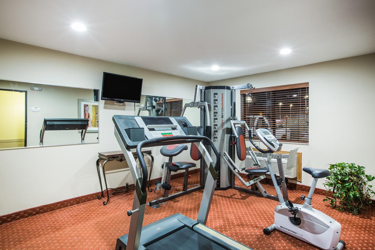 Baymont By Wyndham Cedar Rapids Hotel Екстериор снимка