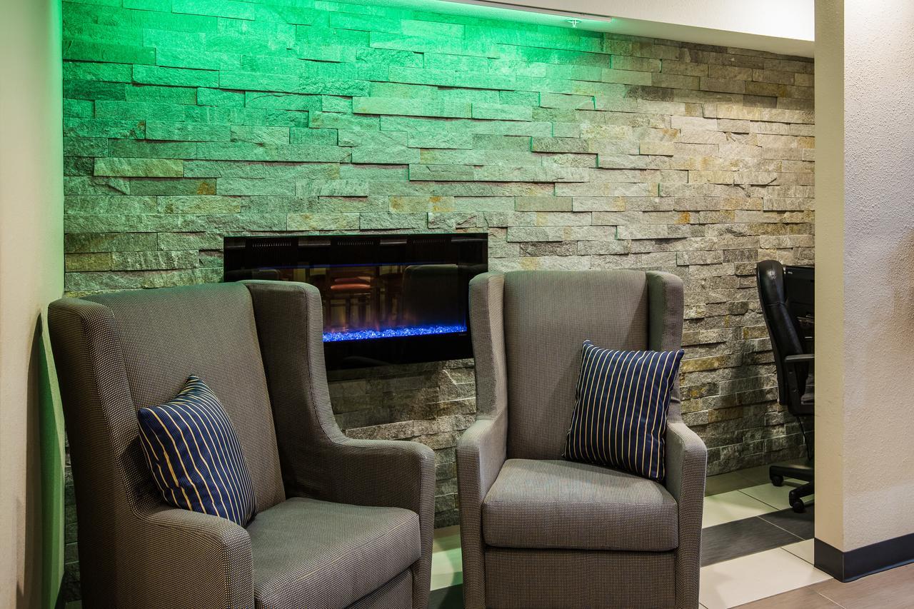 Baymont By Wyndham Cedar Rapids Hotel Екстериор снимка