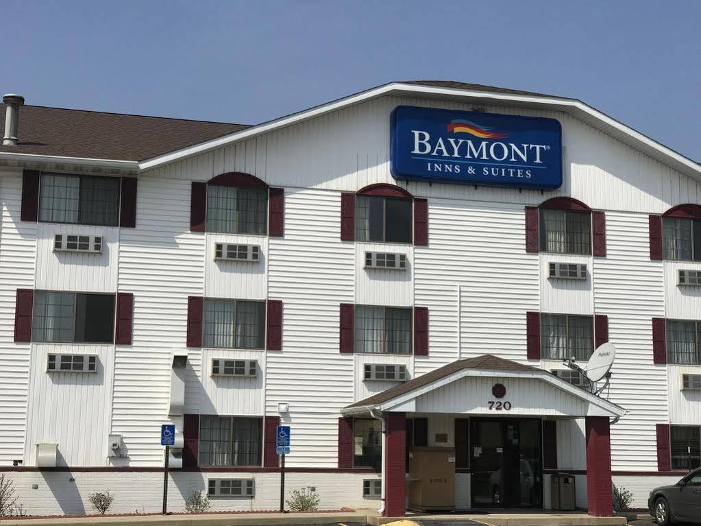 Baymont By Wyndham Cedar Rapids Hotel Екстериор снимка