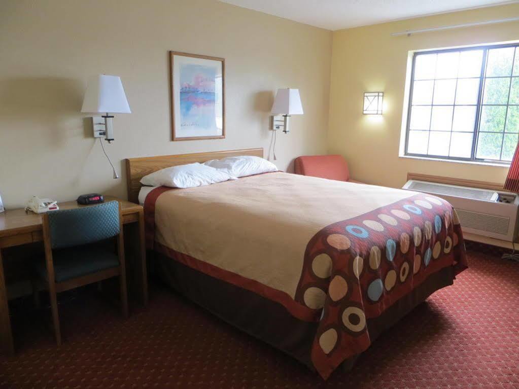 Baymont By Wyndham Cedar Rapids Hotel Екстериор снимка